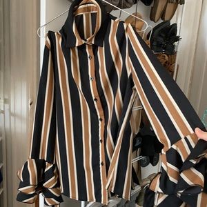 Long sleeve blouse. Size L but fits like a medium